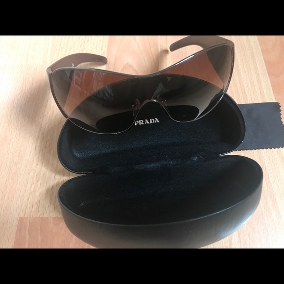 Prada Sunglasses - Picture 4 of 6